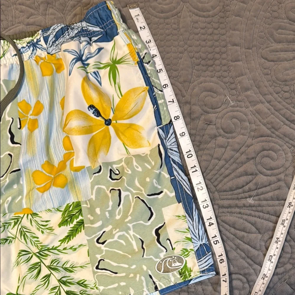 Floral Patterned Swim Trunks - Picture 4 of 10